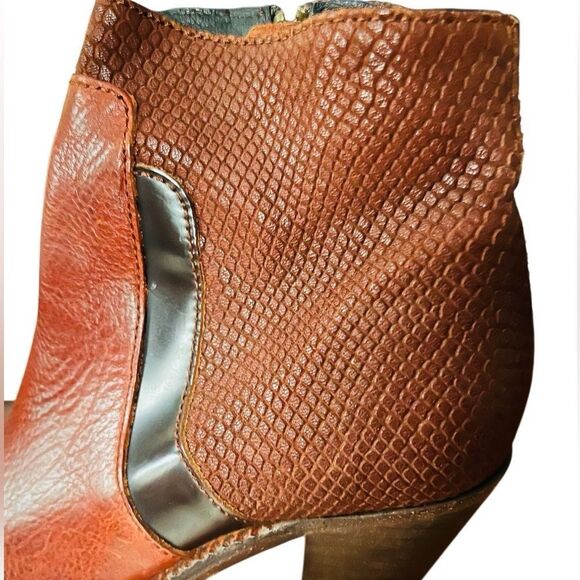 NWOT H By Hudson London Snake Leather
Ankle Boots Heeled Brown Sz 36 US Sz 5. - Picture 4 of 7